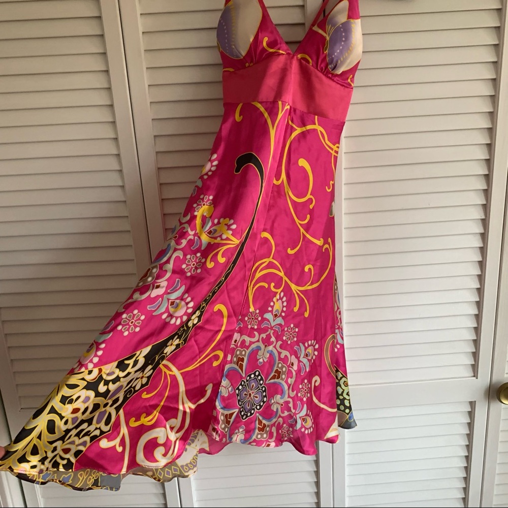 body language Paris dress